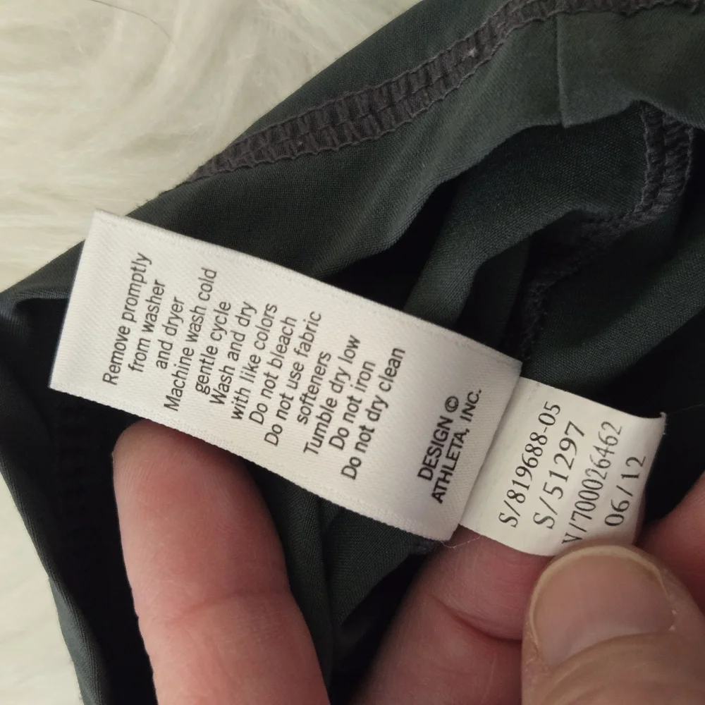 ATHLETA Second Wind Skort Size S Skirt Gray Pleats Pull On‎ Zip Pocket Stretchy